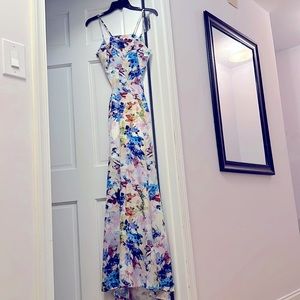 Gorgeous dress with cutout look on the sides and a slit